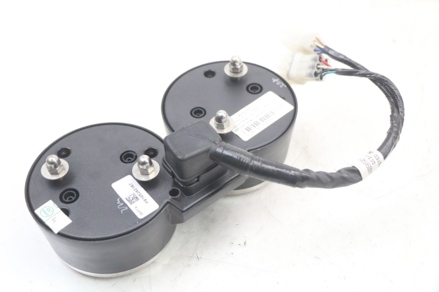 photo de TACHOMETER  ROYAL ENFIELD CONTINENTAL GT 650 (2019 - 2024) - Details der Befestigungspunkte