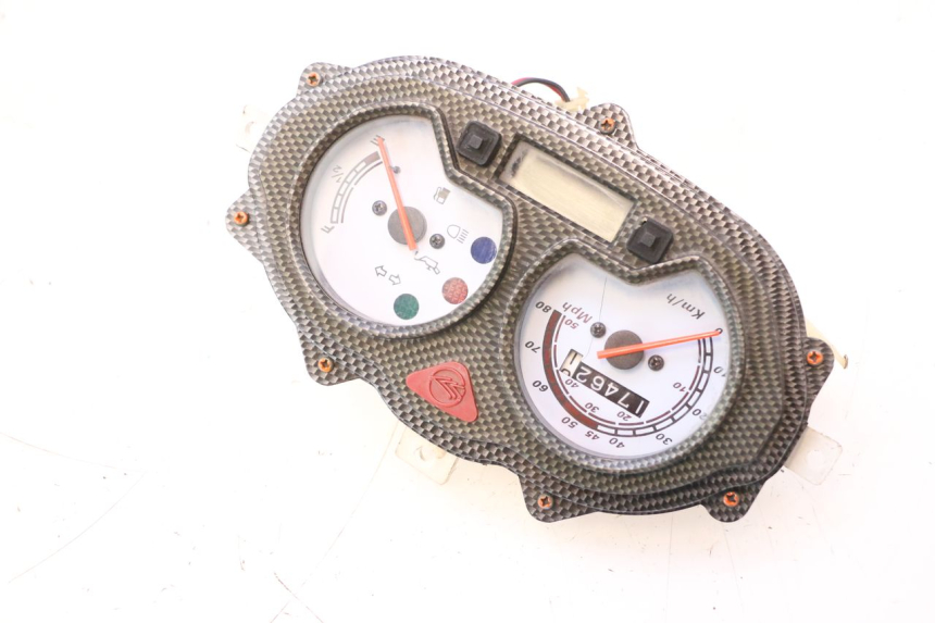 photo de TACHOMETER KEEWAY RY6 2T 50 (2011 - 2019) - Oberflächenzustand und Material