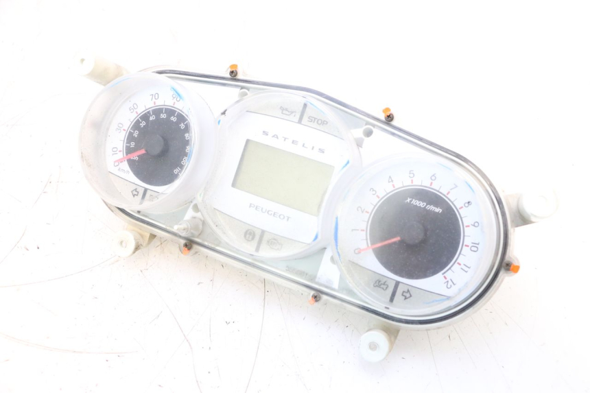 photo de TACHOMETER PEUGEOT SATELIS COMPRESSOR K15 125 (2006 - 2009) - Fokus auf die Struktur