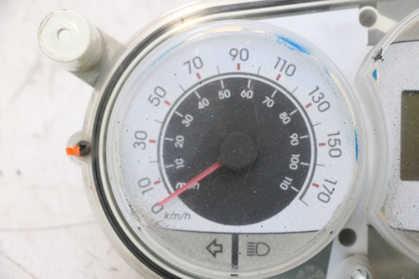 photo de TACHOMETER PEUGEOT SATELIS COMPRESSOR K15 125 (2006 - 2009) - Profilansicht des Ersatzteils