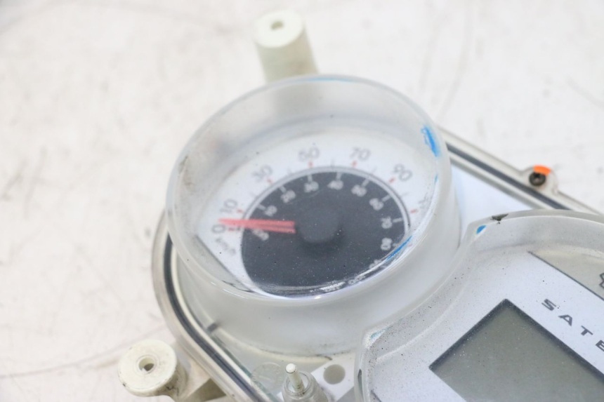 photo de TACHOMETER PEUGEOT SATELIS COMPRESSOR K15 125 (2006 - 2009) - Alternative Perspektive