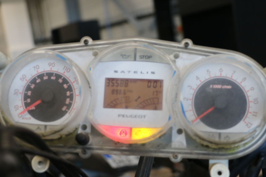 photo de TACHOMETER PEUGEOT SATELIS COMPRESSOR K15 125 (2006 - 2009) - Technische Nahaufnahme