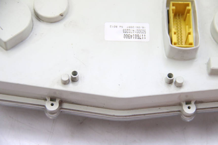 photo de TACHOMETER PEUGEOT SATELIS 125 (2006 - 2009) - Details der Befestigungspunkte