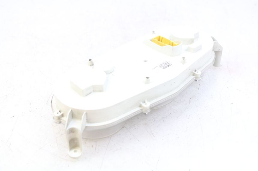 photo de TACHOMETER PEUGEOT SATELIS 125 (2006 - 2009) - Details der Befestigungspunkte