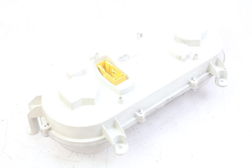 photo de TACHOMETER PEUGEOT SATELIS 125 (2010 - 2012) - Details der Befestigungspunkte