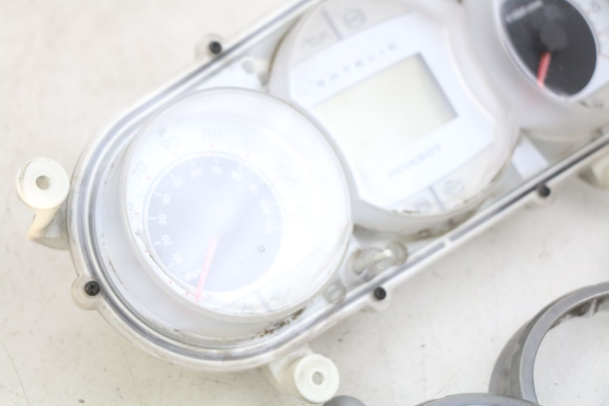 photo de TACHOMETER PEUGEOT SATELIS 125 (2010 - 2012) - Charakteristische Merkmale