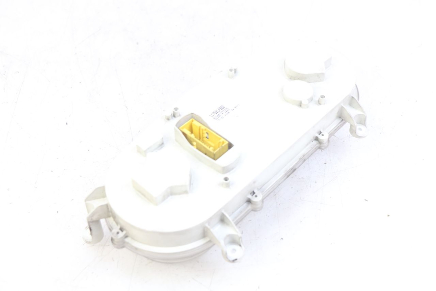 photo de TACHOMETER PEUGEOT SATELIS 125 (2006 - 2009) - Details der Befestigungspunkte