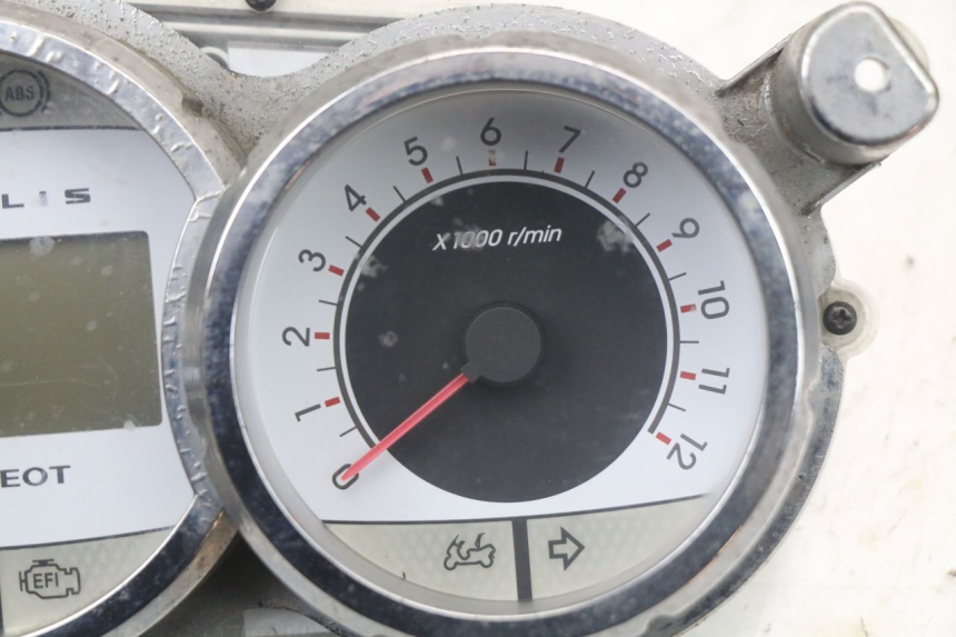 photo de TACHOMETER PEUGEOT SATELIS 125 (2006 - 2009) - Technische Nahaufnahme