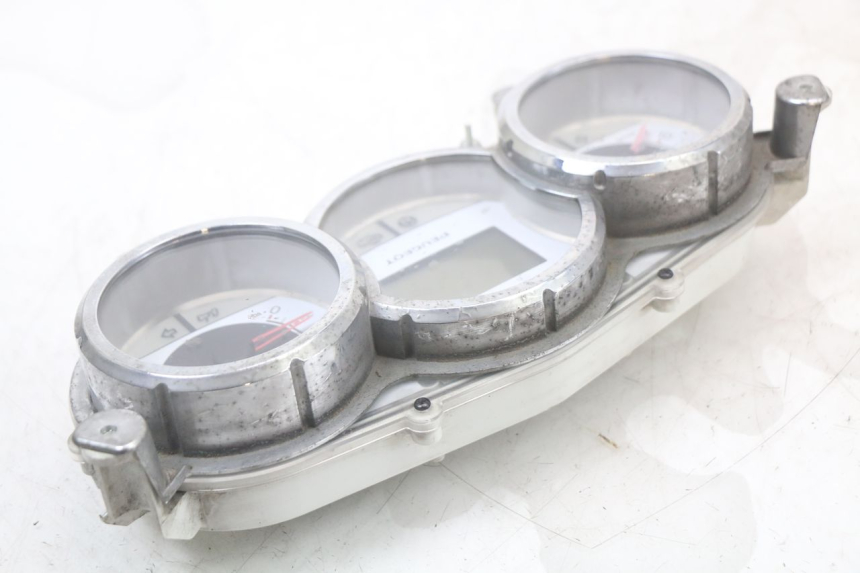 photo de TACHOMETER PEUGEOT SATELIS 125 (2006 - 2009) - Details der Befestigungspunkte
