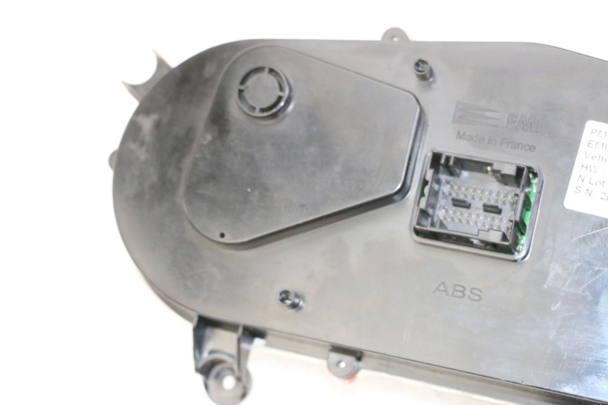 photo de TACHOMETER  PEUGEOT SATELIS 125 (2013 - 2018) - Details der Befestigungspunkte