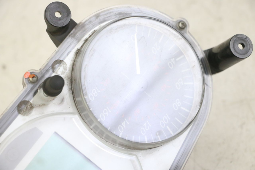 photo de TACHOMETER  PEUGEOT SATELIS 125 (2013 - 2018) - Oberflächenzustand und Material