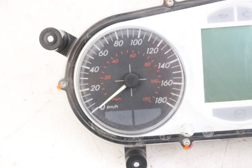photo de TACHOMETER  PEUGEOT SATELIS 125 (2013 - 2018) - Hochauflösende Nahaufnahme