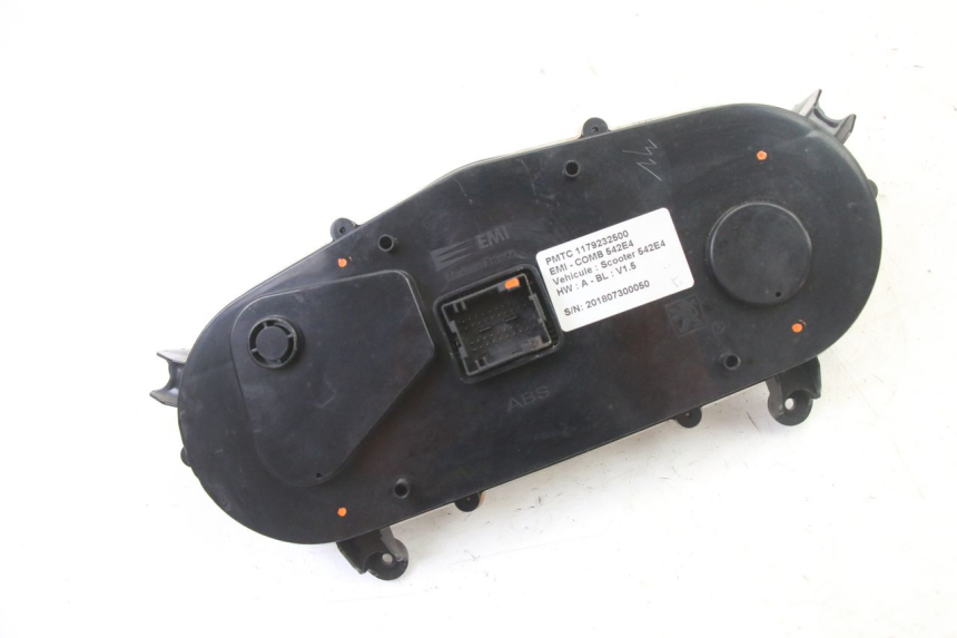 photo de TACHOMETER  PEUGEOT SATELIS 125 (2013 - 2018) - Oberflächenzustand und Material