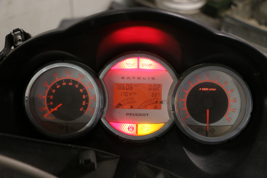 photo de TACHOMETER  PEUGEOT SATELIS 250 (2006 - 2012) - Technische Nahaufnahme