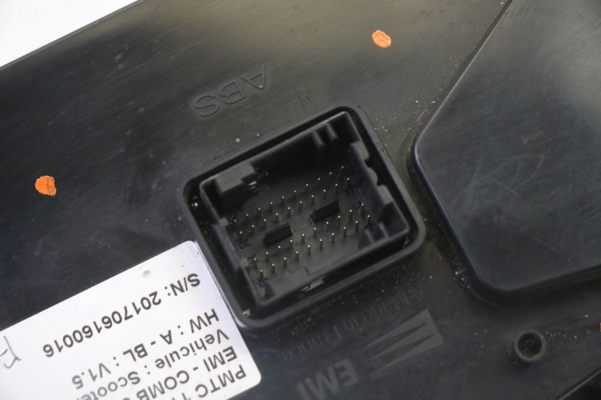 photo de TACHOMETER  PEUGEOT SATELIS 125 (2013 - 2018) - Weitere Ansicht des Artikels