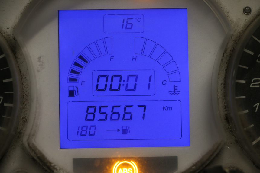 photo de TACHOMETER  PEUGEOT SATELIS 125 (2013 - 2018) - Oberflächenzustand und Material