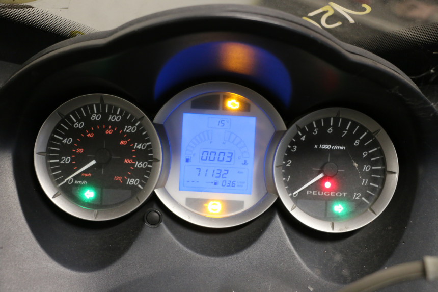 photo de TACHOMETER PEUGEOT SATELIS 125 (2010 - 2012) - Detailansicht des Bauteils