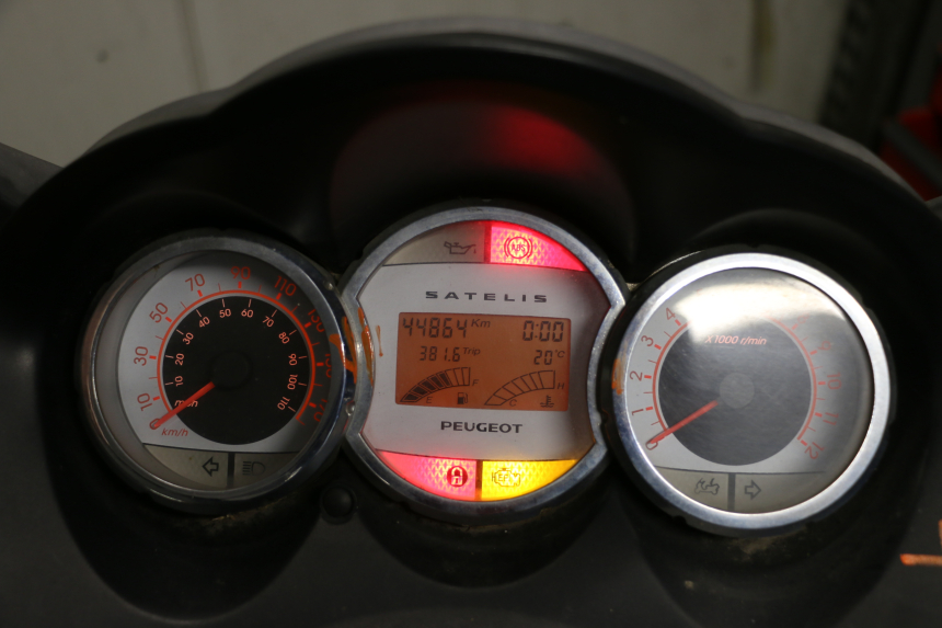 photo de TACHOMETER PEUGEOT SATELIS 125 (2006 - 2009) - Zoom auf Gebrauchszustand
