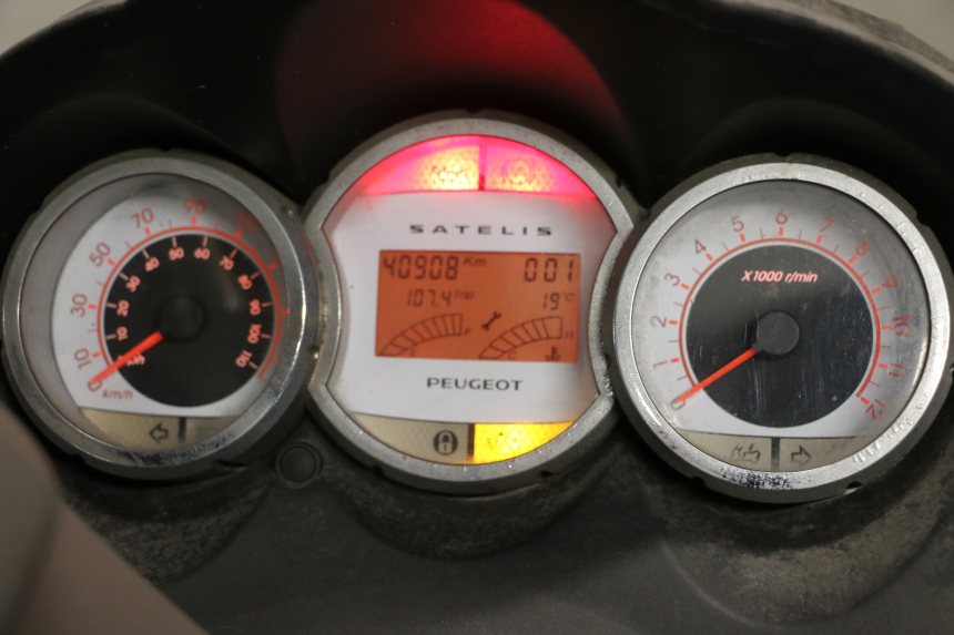 photo de TACHOMETER PEUGEOT SATELIS 125 (2006 - 2009) - Detailansicht des Bauteils