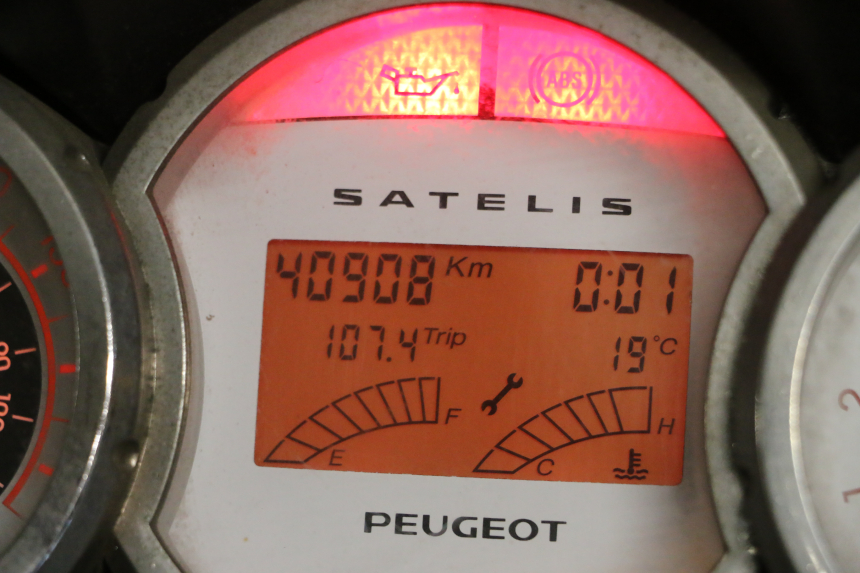 photo de TACHOMETER PEUGEOT SATELIS 125 (2006 - 2009) - Zoom auf Gebrauchszustand