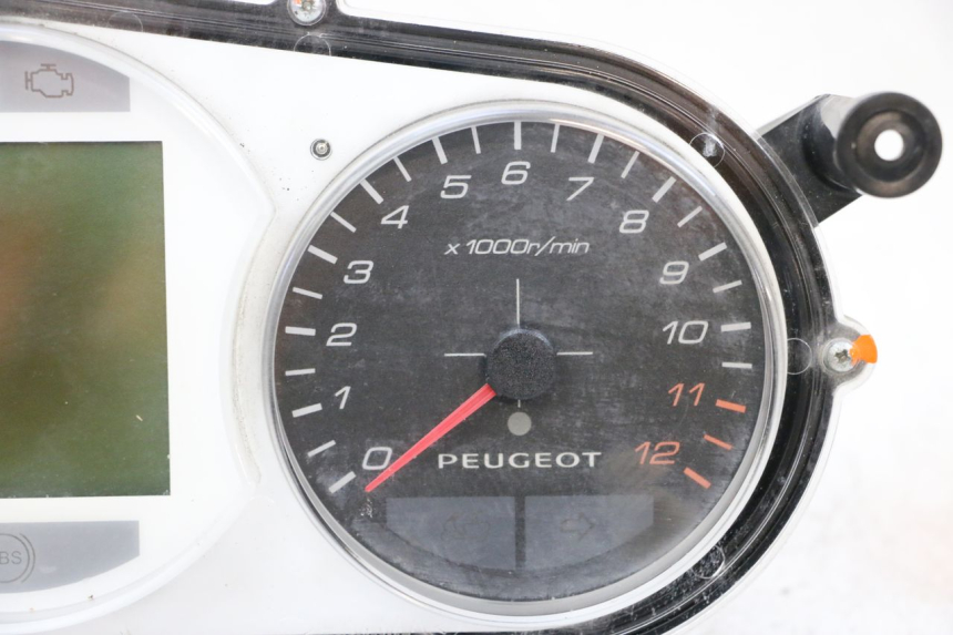 photo de TACHOMETER  PEUGEOT SATELIS 125 (2013 - 2018) - Fokus auf die Struktur