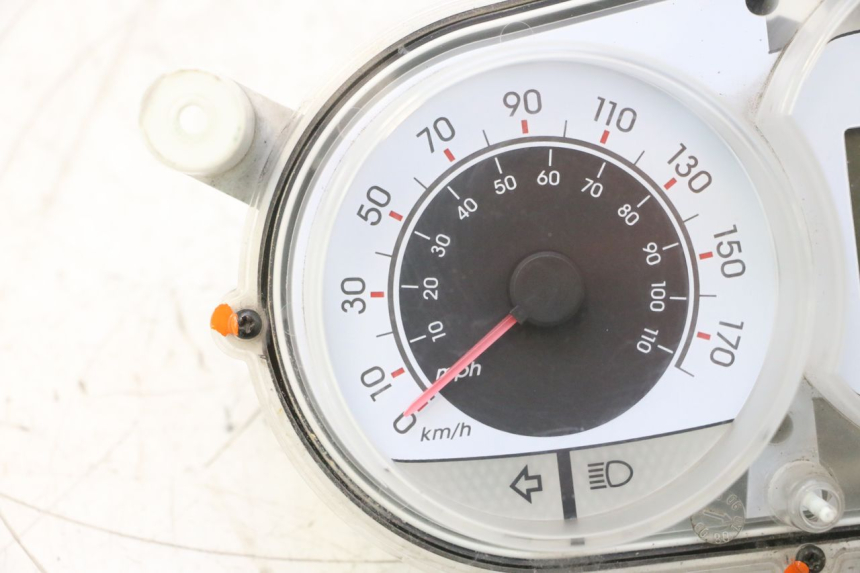 photo de TACHOMETER PEUGEOT SATELIS 125 (2006 - 2009) - Fokus auf die Struktur