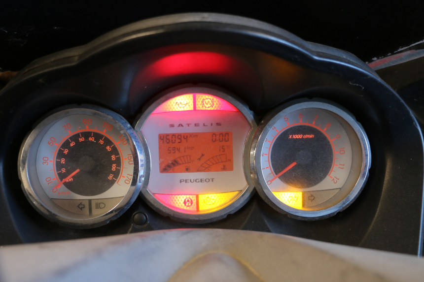 photo de TACHOMETER PEUGEOT SATELIS 125 (2006 - 2009) - Zoom auf Gebrauchszustand