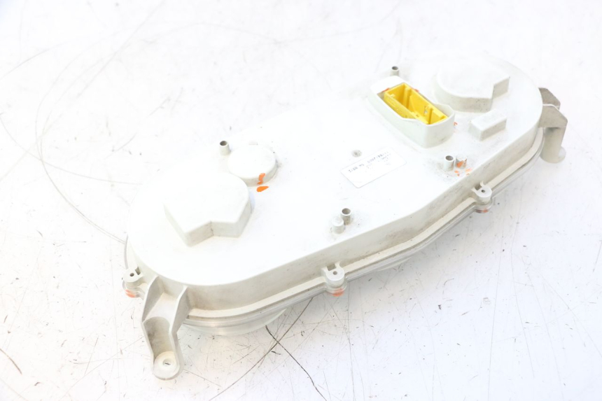 photo de TACHOMETER PEUGEOT SATELIS 125 (2006 - 2009) - Details der Befestigungspunkte