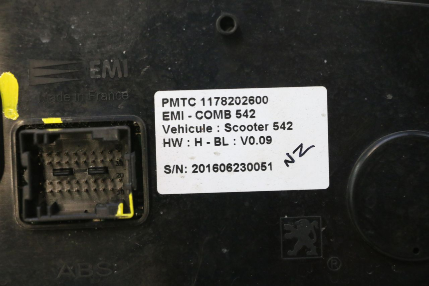 photo de TACHOMETER  PEUGEOT SATELIS 125 (2013 - 2018) - Weitere Ansicht des Artikels