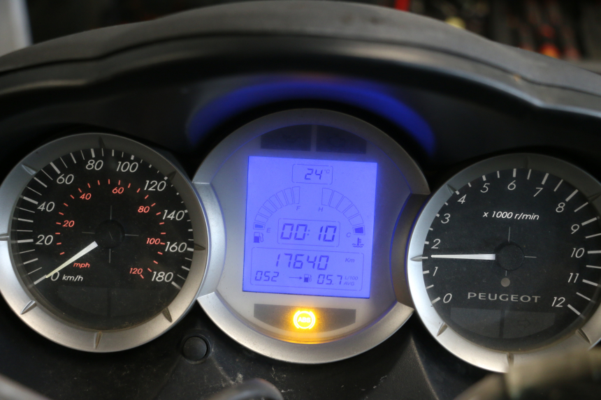 photo de TACHOMETER  PEUGEOT SATELIS 125 (2013 - 2018) - Zoom auf Gebrauchszustand