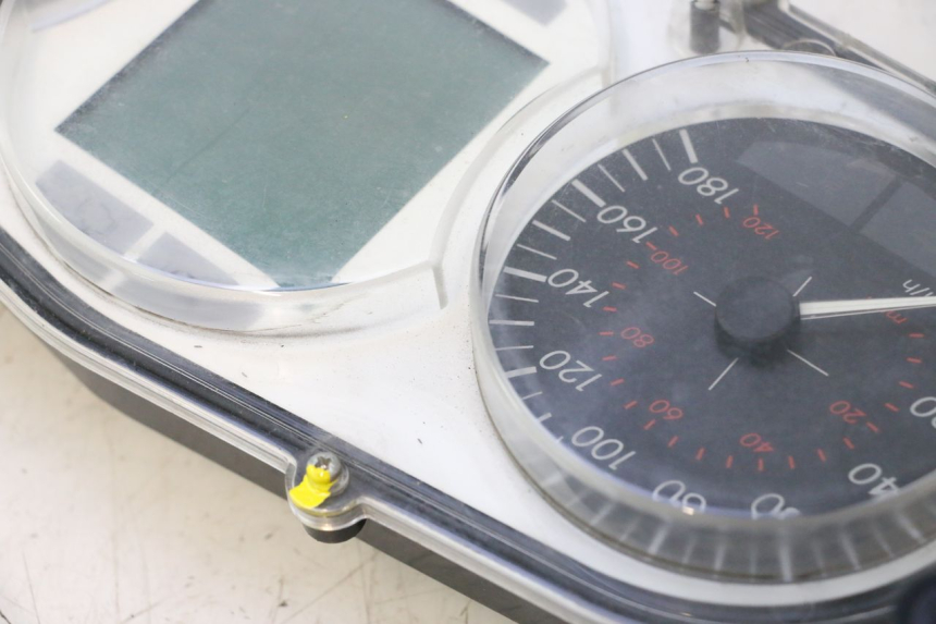 photo de TACHOMETER  PEUGEOT SATELIS 125 (2013 - 2018) - Oberflächenzustand und Material