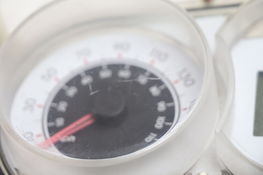 photo de TACHOMETER PEUGEOT SATELIS 125 (2006 - 2009) - Details der Befestigungspunkte