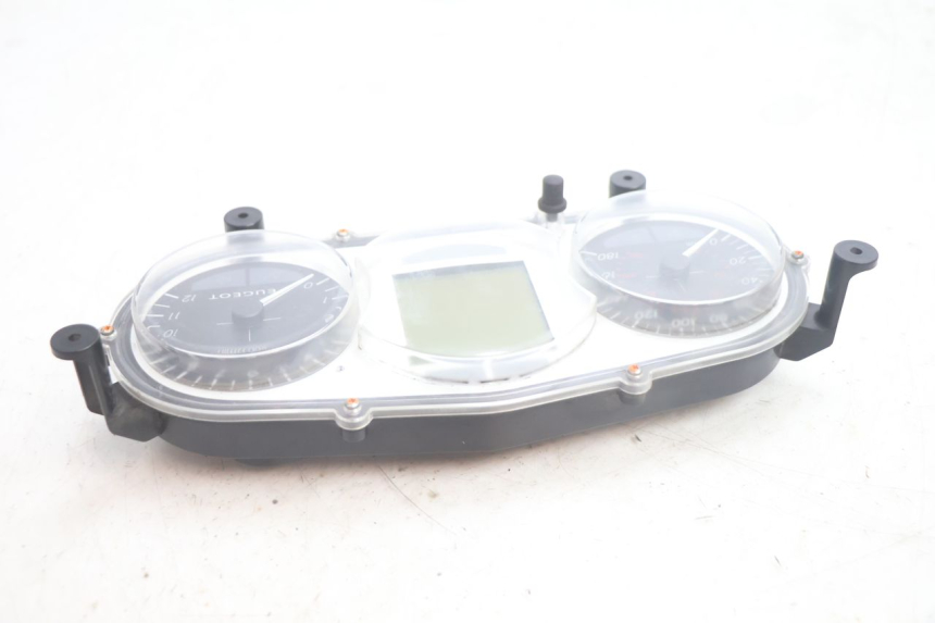 photo de TACHOMETER  PEUGEOT SATELIS 125 (2013 - 2018) - Details der Befestigungspunkte