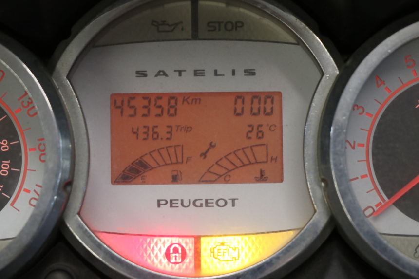 photo de TACHOMETER PEUGEOT SATELIS 125 (2006 - 2009) - Zoom auf Komponenten
