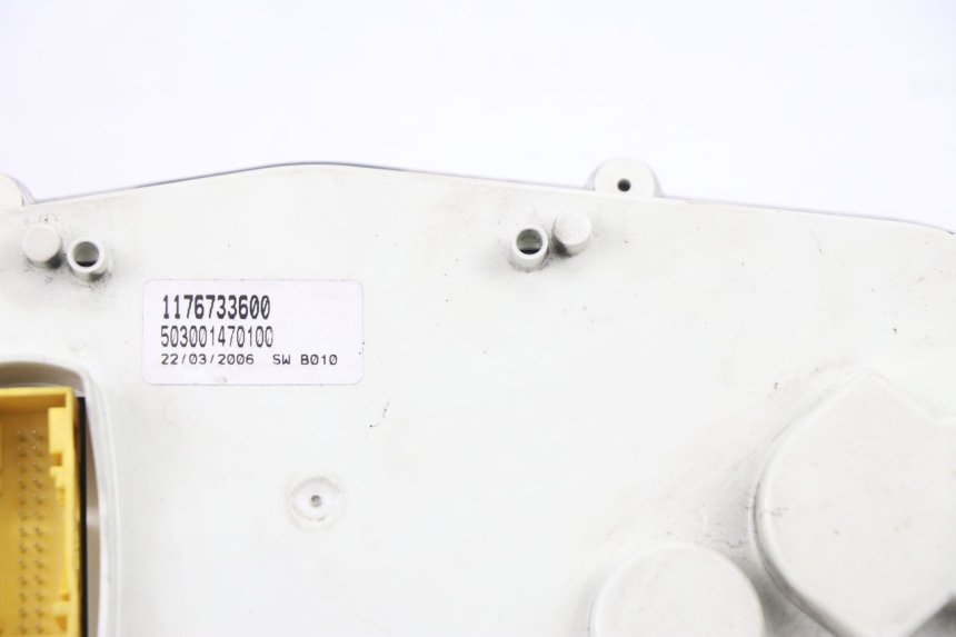photo de TACHOMETER PEUGEOT SATELIS 125 (2006 - 2009) - Details der Befestigungspunkte
