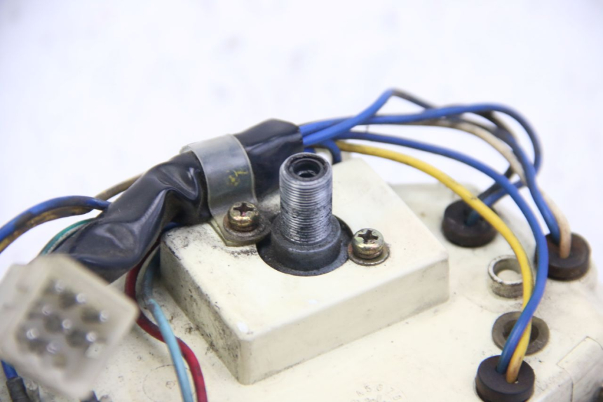 photo de TACHOMETER APRILIA SCARABEO 4T 50 (2009 - 2017) - Details der Befestigungspunkte