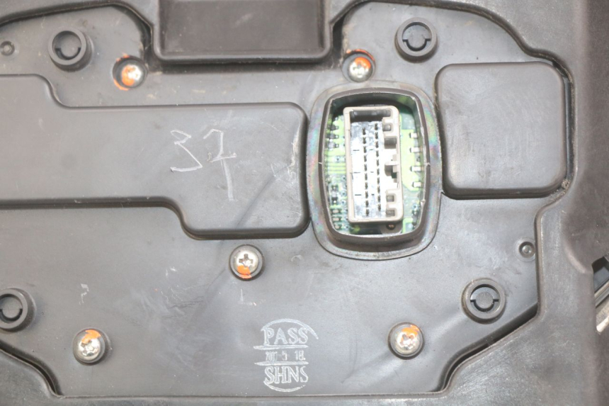 photo de TACHOMETER APRILIA SCARABEO LIGHT 125 (2007 - 2011) - Details der Befestigungspunkte