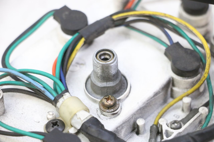 photo de TACHOMETER HONDA SCV LEAD 100 (2003 - 2007) - Details der Befestigungspunkte