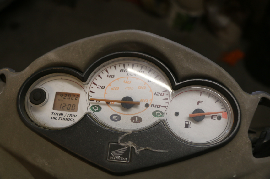 photo de TACHOMETER  HONDA SES DYLAN 125 (2002 - 2006) - Charakteristische Merkmale