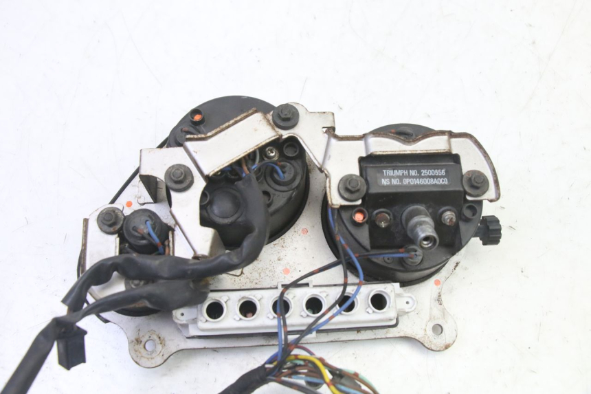 photo de TACHOMETER  TRIUMPH SPRINT 900 (1995 - 1998) - Oberflächenzustand und Material