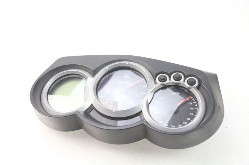 photo de TACHOMETER  TRIUMPH SPRINT ST ABS 1050 (2005 - 2007) - Zoom auf Komponenten