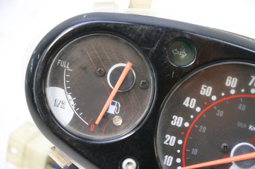 photo de TACHOMETER  APRILIA SR MOTARD 50 (2012 - 2018) - Details der Befestigungspunkte