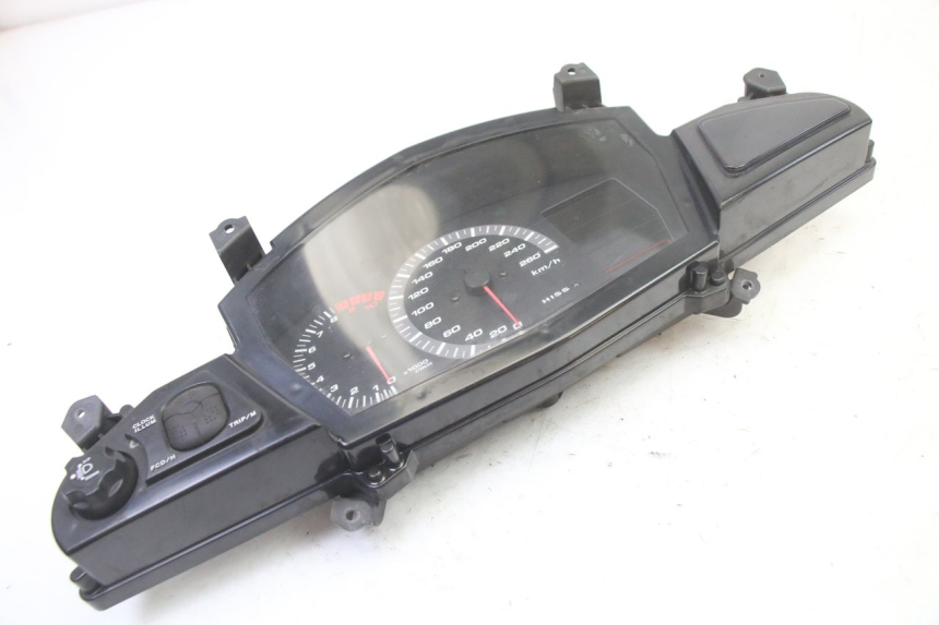 photo de TACHOMETER  HONDA ST PAN EUROPEAN 1300 (2002 - 2013) - Details der Befestigungspunkte