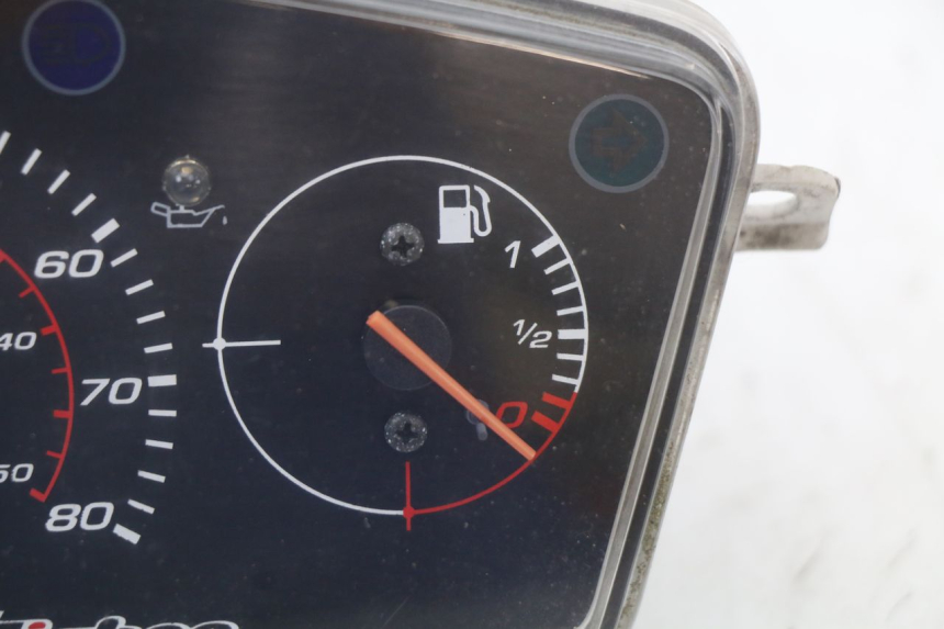 photo de TACHOMETER  PEUGEOT STREETZONE 2T 50 (2014 - 2019) - Zoom auf Gebrauchszustand