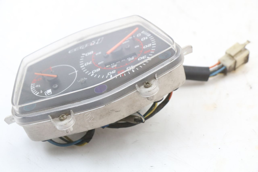 photo de TACHOMETER  PEUGEOT STREETZONE 2T 50 (2014 - 2019) - Oberflächenzustand und Material