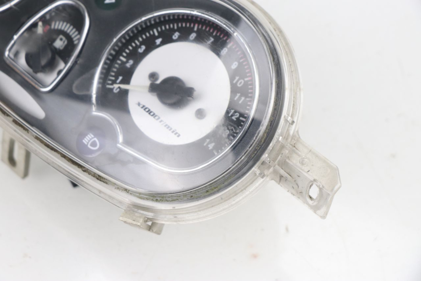 photo de TACHOMETER  PEUGEOT SUM UP 125 (2008 - 2013) - Details der Befestigungspunkte
