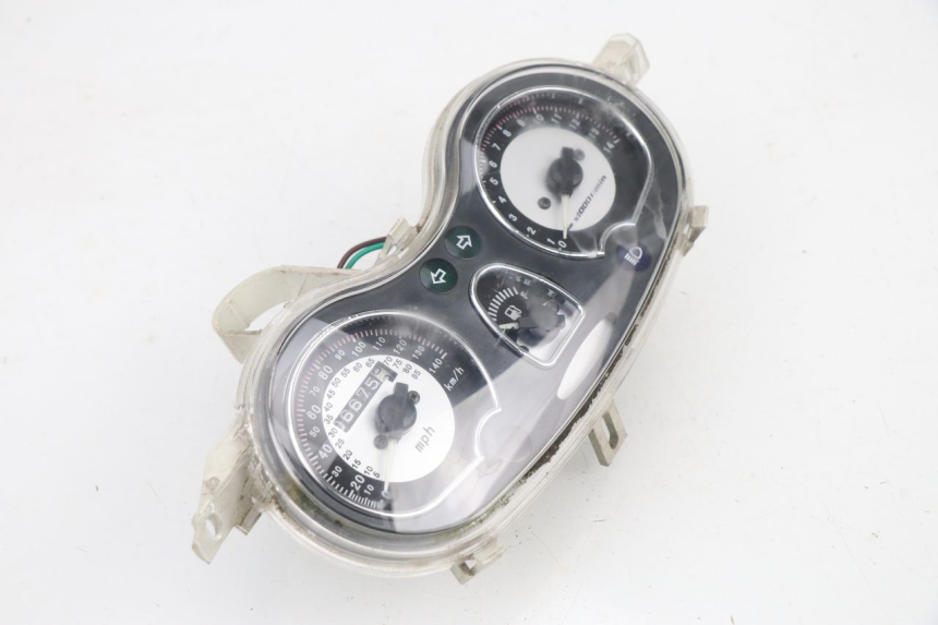 photo de TACHOMETER  PEUGEOT SUM UP 125 (2008 - 2013) - Oberflächenzustand und Material