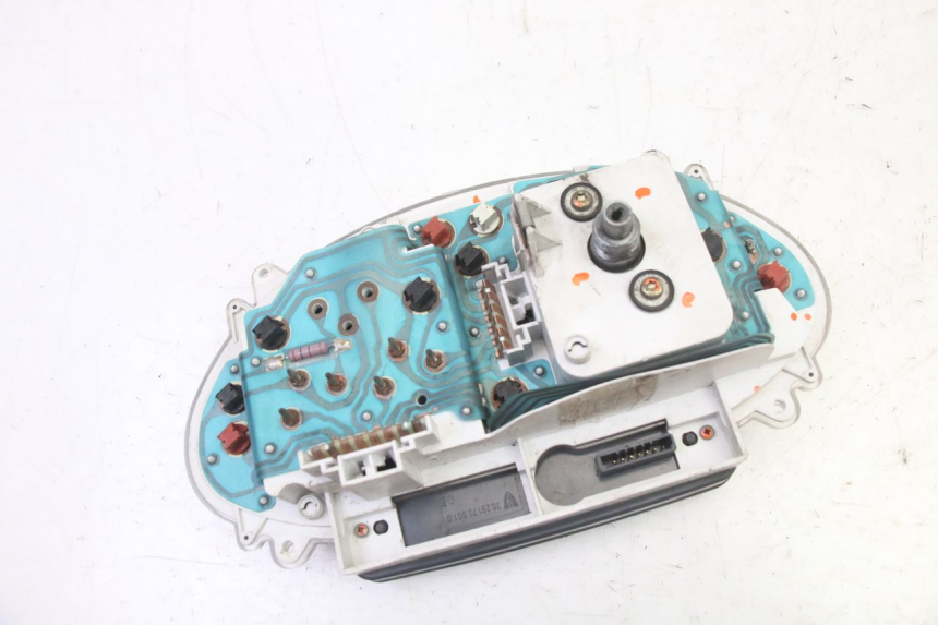 photo de TACHOMETER  PIAGGIO SUPER LX 125 (2000 - 2003) - Details der Befestigungspunkte