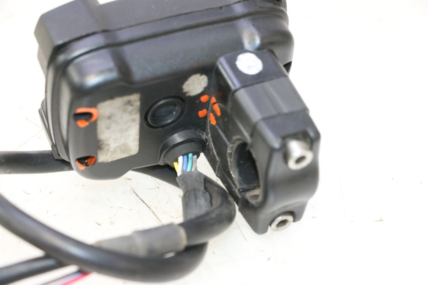 photo de TACHOMETER PEUGEOT TKR TREKKER FURIOUS 50 (2005 - 2014) - Details der Befestigungspunkte