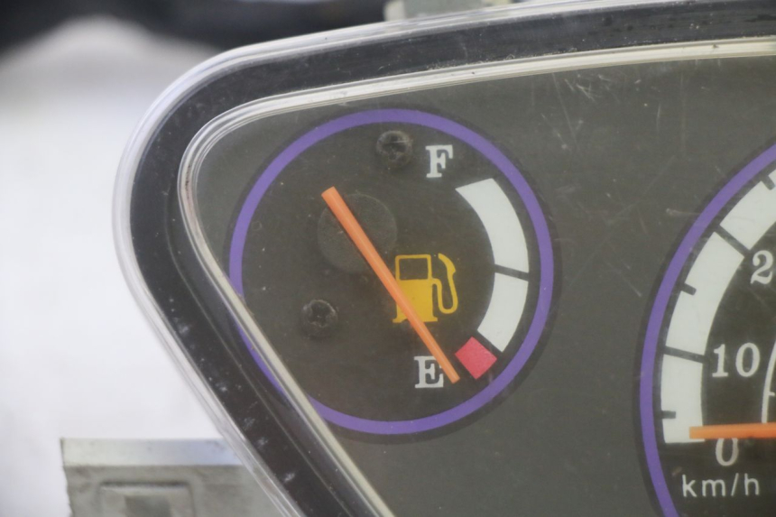 photo de TACHO SUKIDA TOP 1 50 (2003 - 2010) - Zoom auf Gebrauchszustand